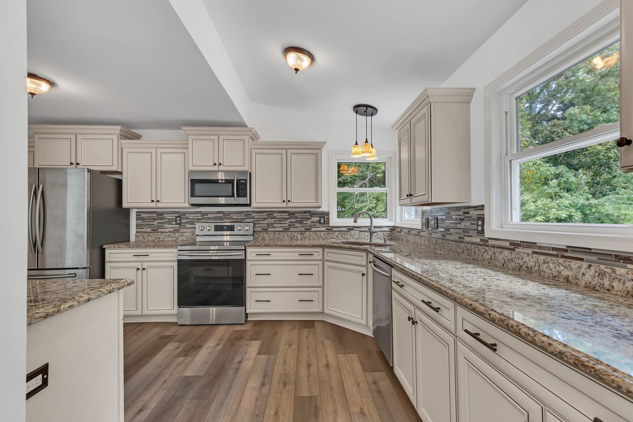 1450 Southside Road Southside, TN 37171 - Photo 19 of 41 a kitchen with stainless steel appliances granite countertop a stove a sink dishwasher a refrigerator and a oven