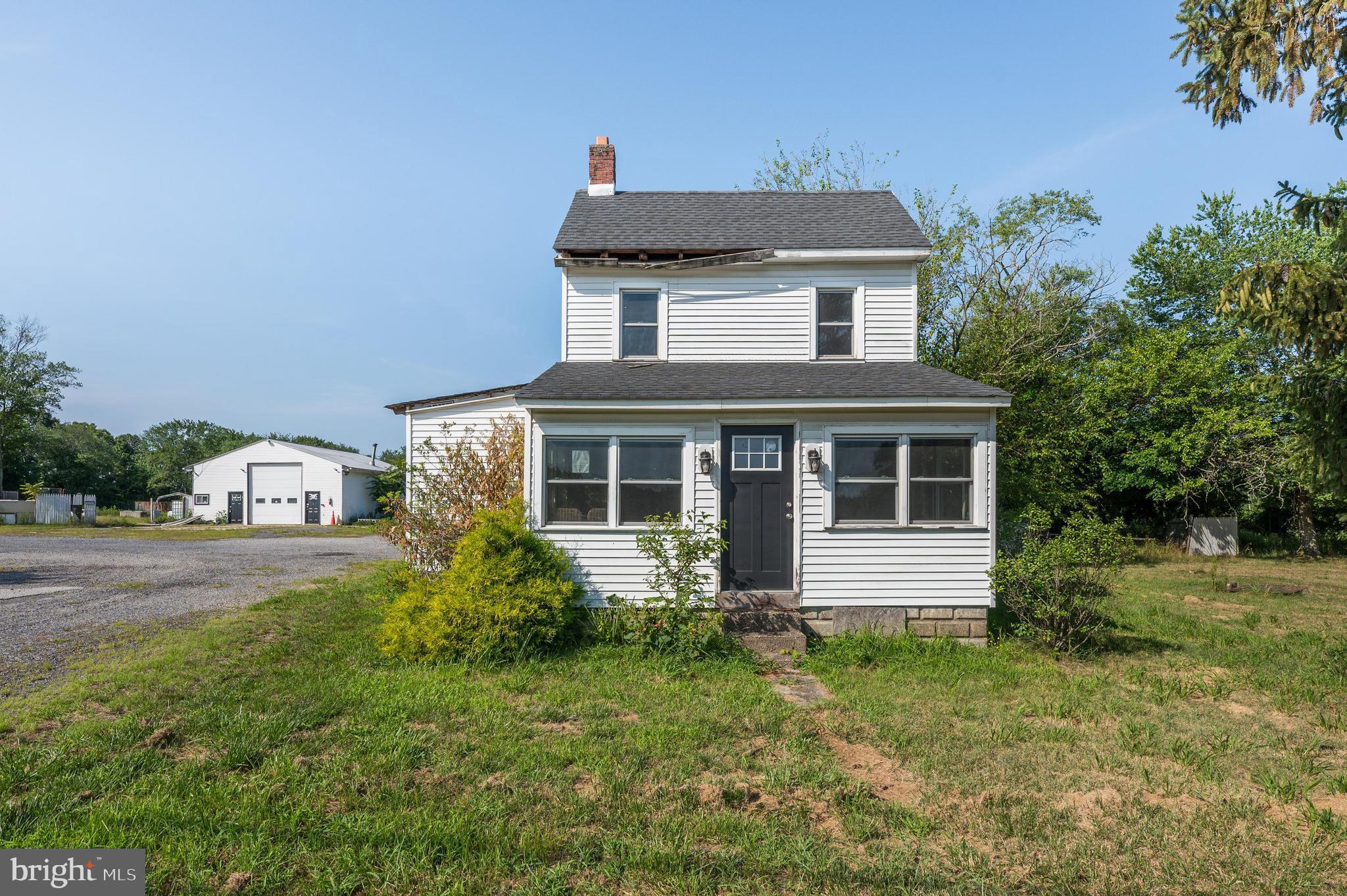 773 Watsontown Road Berlin, NJ 08009 - Photo 2 of 20 a front view of a house with garden