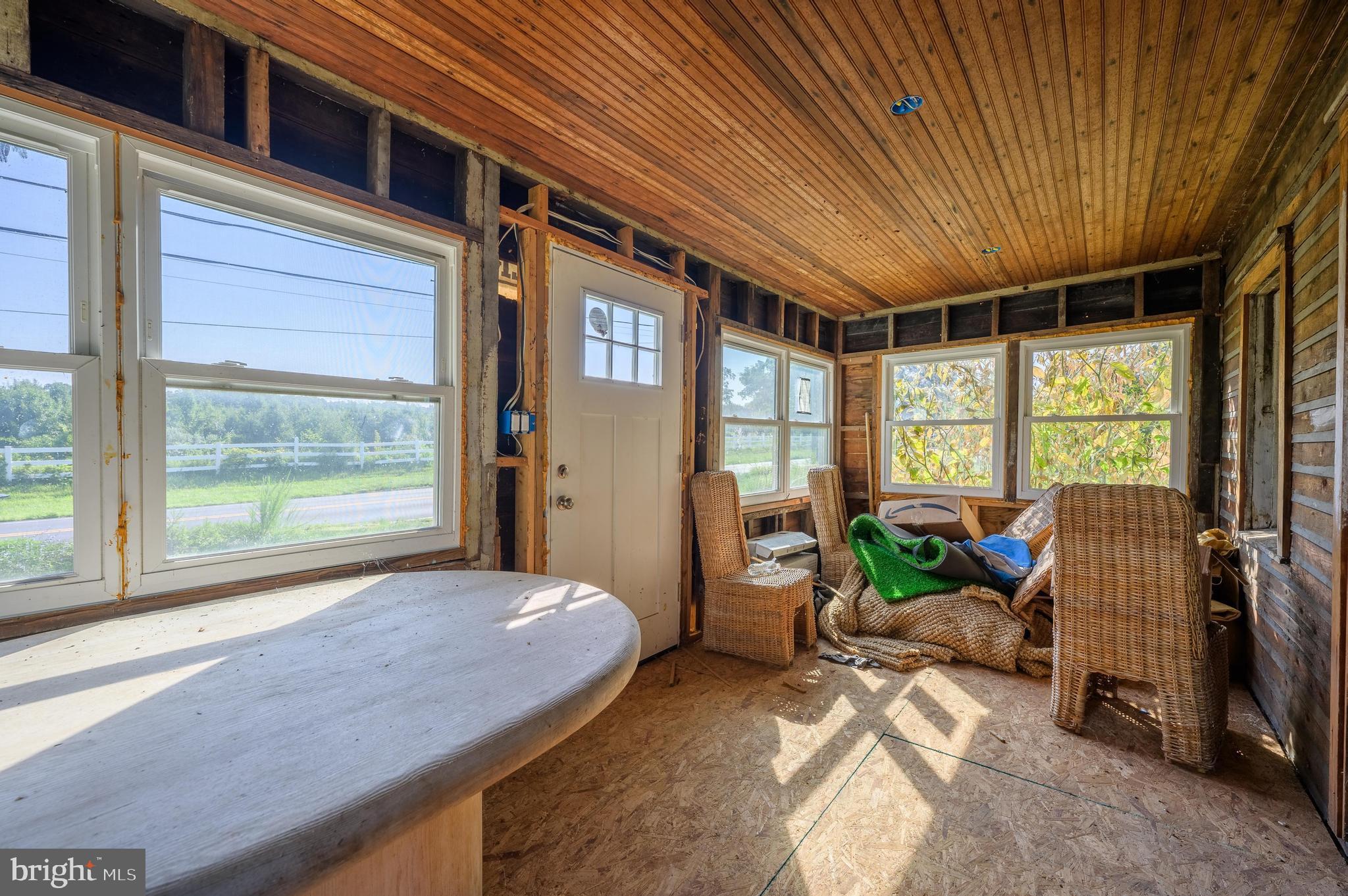 773 Watsontown Road Berlin, NJ 08009 - Photo 4 of 20 a room with furniture and a potted plant