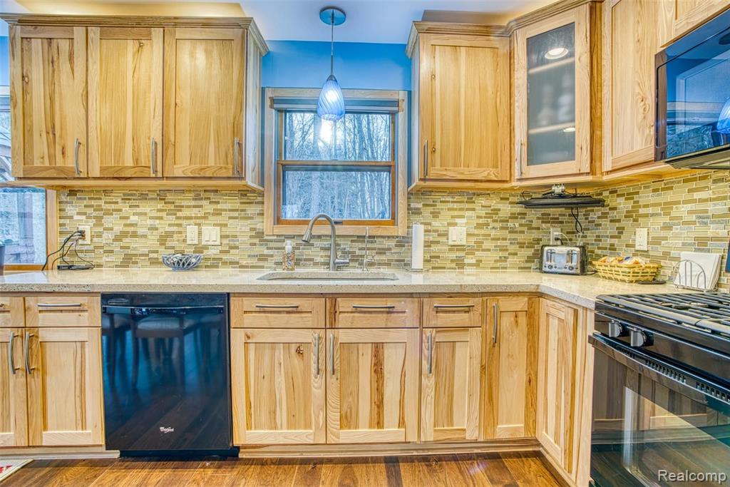 7341 Hogan Road Fenton, MI 48430 - Photo 18 of 47