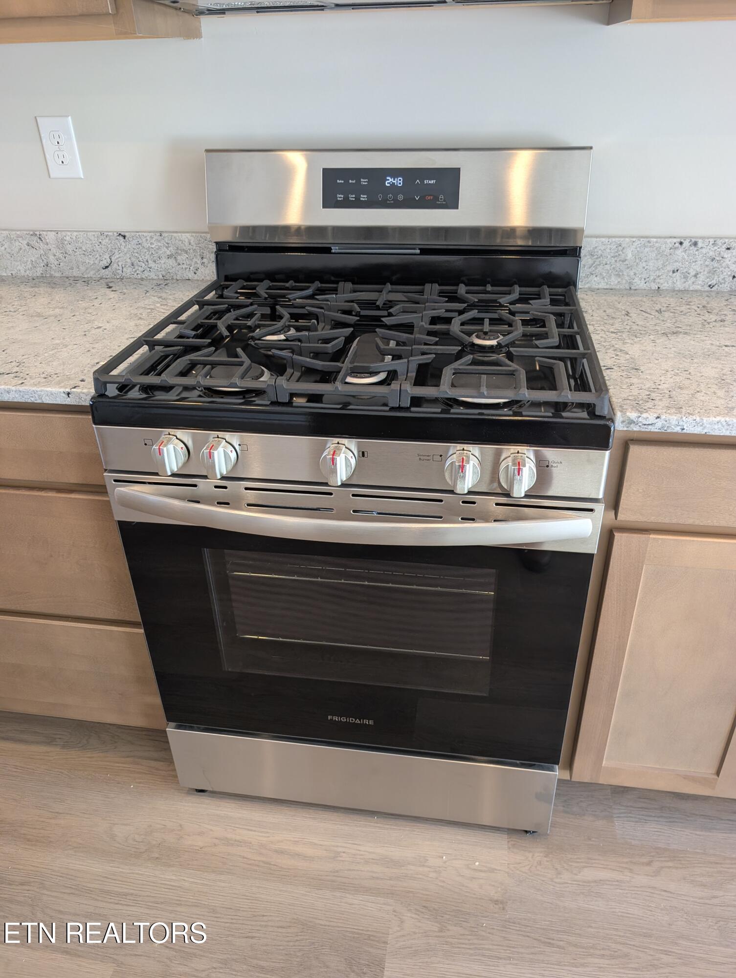 109 Kirbyberry Road, Unit LOT 42B Oak Ridge, TN 37830 - Photo 10 of 48 Gas range
