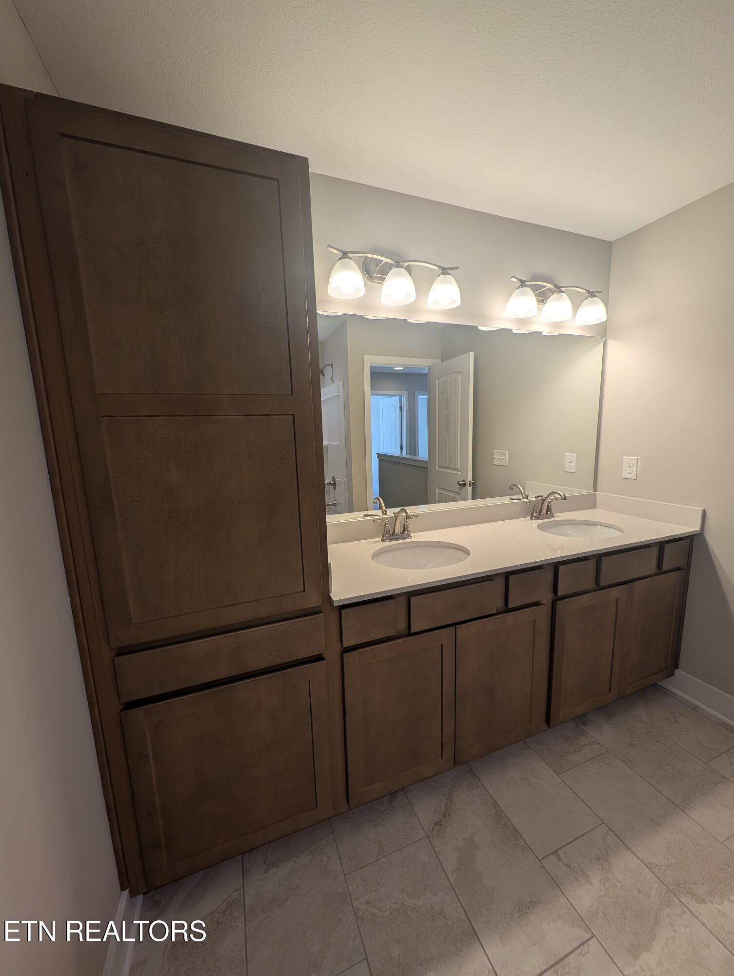 109 Kirbyberry Road, Unit LOT 42B Oak Ridge, TN 37830 - Photo 23 of 47 Full bathroom