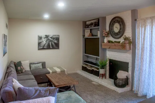 $205,000 | 5984 North Kansas Avenue, Gladstone, MO 64119