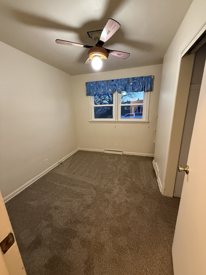 545 29th Avenue East Moline, IL 61244 - Photo 11 of 19 an empty room with a window