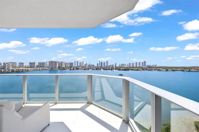 $11,000 | 17111 Biscayne Boulevard, Unit 1110, North Miami Beach, FL 33160