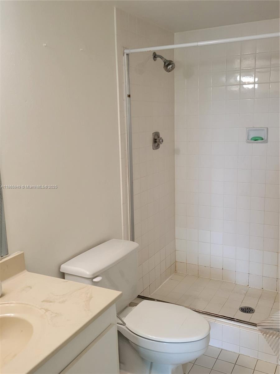 919 Hillcrest Drive, Unit 306 Hollywood, FL 33021 - Photo 11 of 30 a white toilet and shower