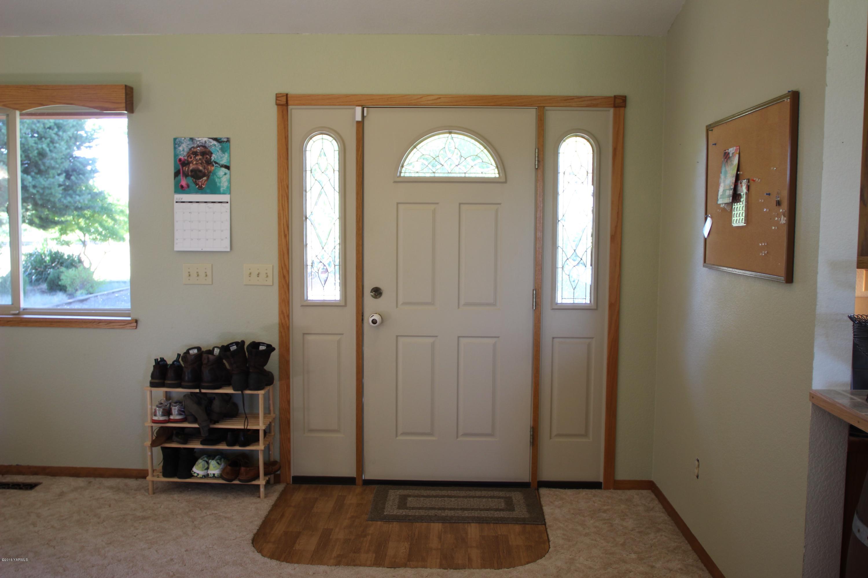 12831 Nelson Road Yakima, WA 98903 - Photo 6 of 24 a view of a livingroom with wooden floor and closet
