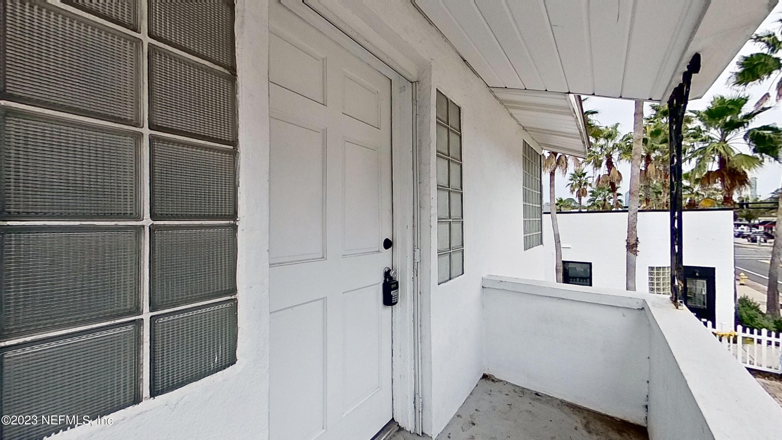 1824 Hendricks Avenue, Unit 1 Jacksonville, FL 32207 - Photo 2 of 11 a view of a living room washer and dryer