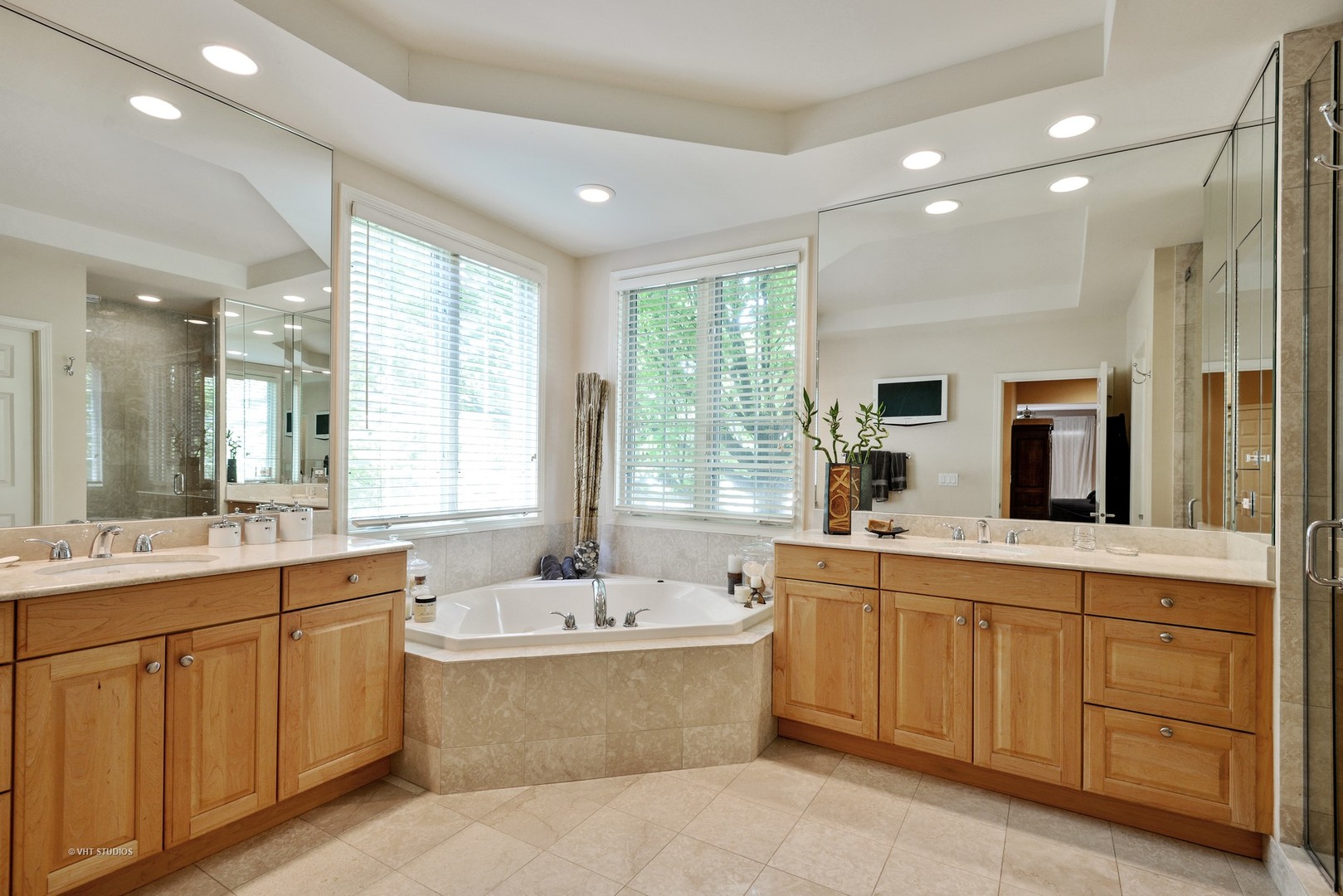 2041 Royal Ridge Drive Northbrook, IL 60062 - Photo 12 of 30