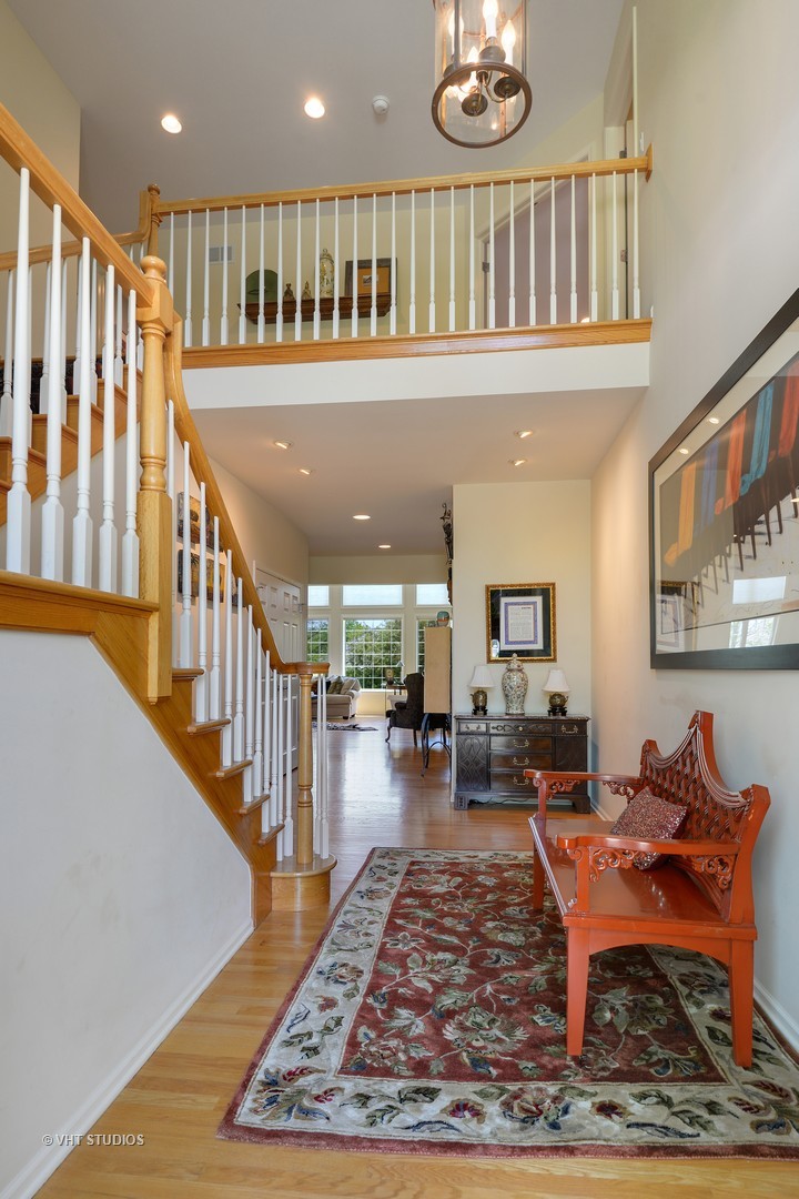 2041 Royal Ridge Drive Northbrook, IL 60062 - Photo 2 of 30