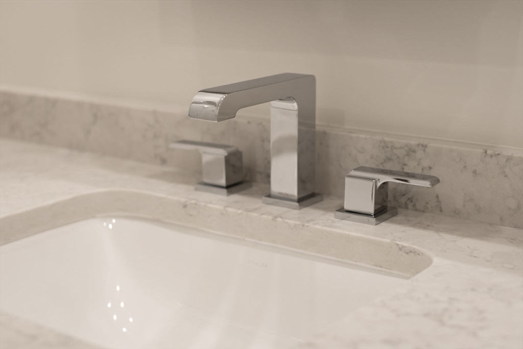 34 Constitution Way, Unit D Marblehead, MA 01945 - Photo 31 of 33 a bathroom with a bathtub