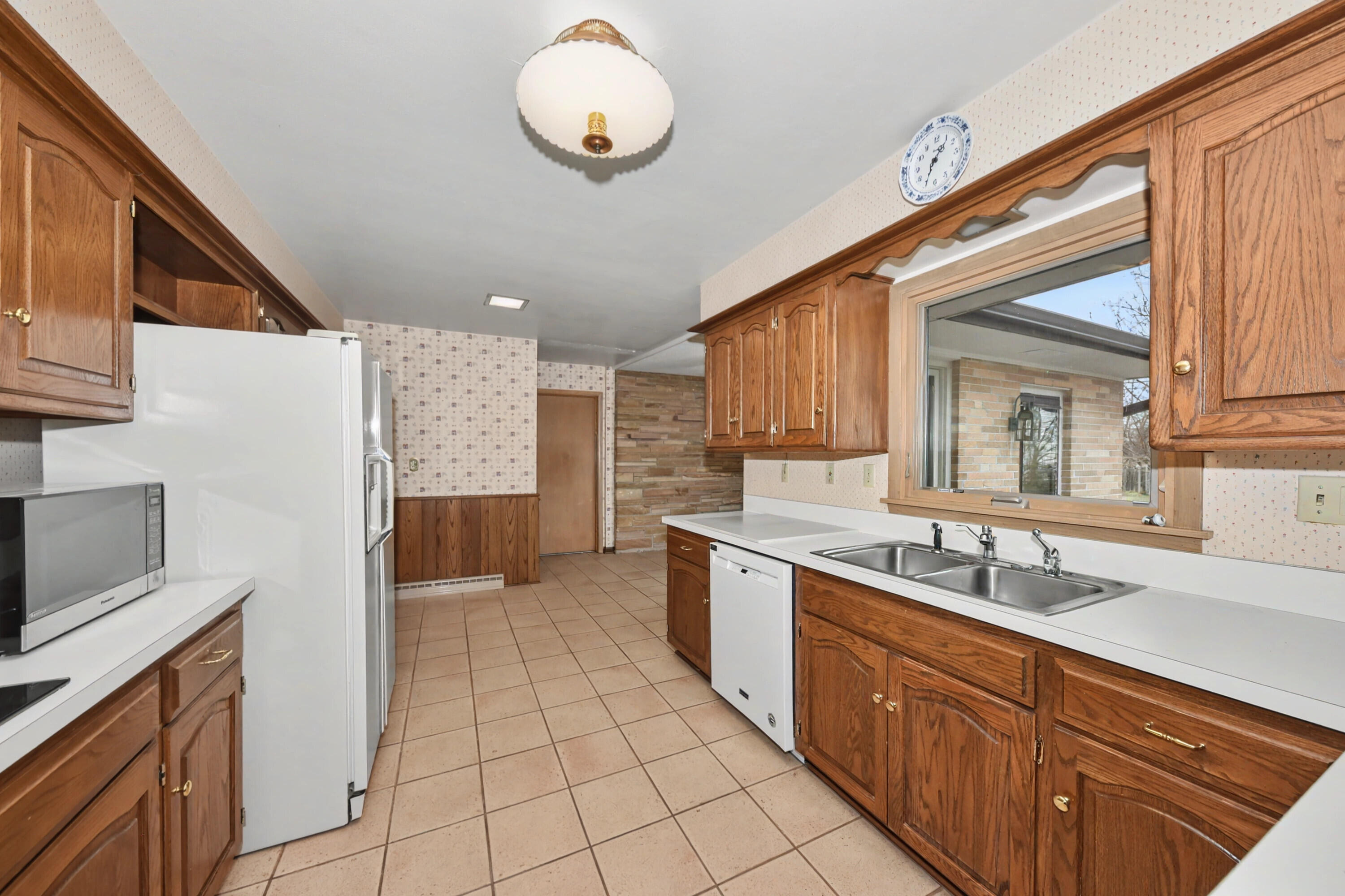 4260 North 163rd Street Brookfield, WI 53005 - Photo 11 of 38 09_EUP_6420