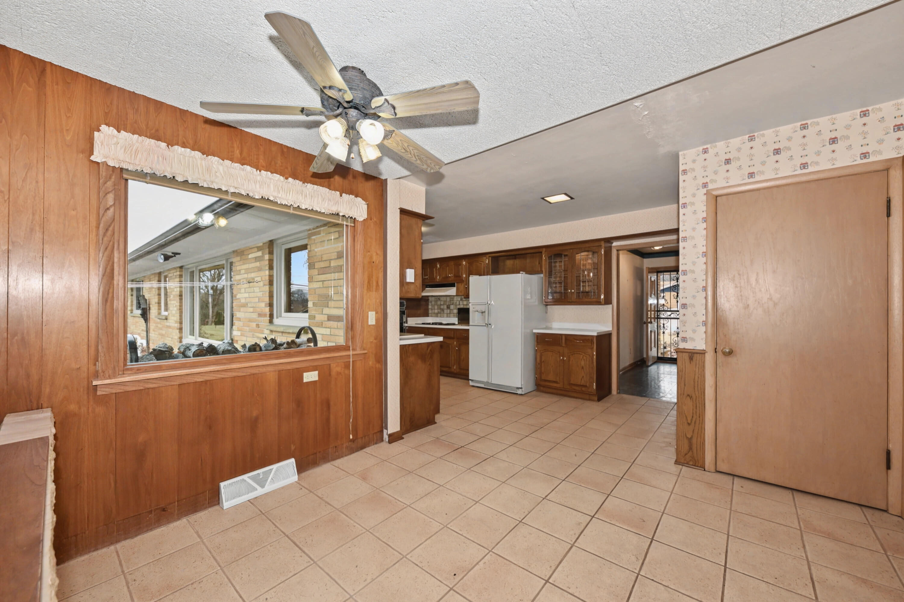 4260 North 163rd Street Brookfield, WI 53005 - Photo 18 of 38 16_EUP_6427