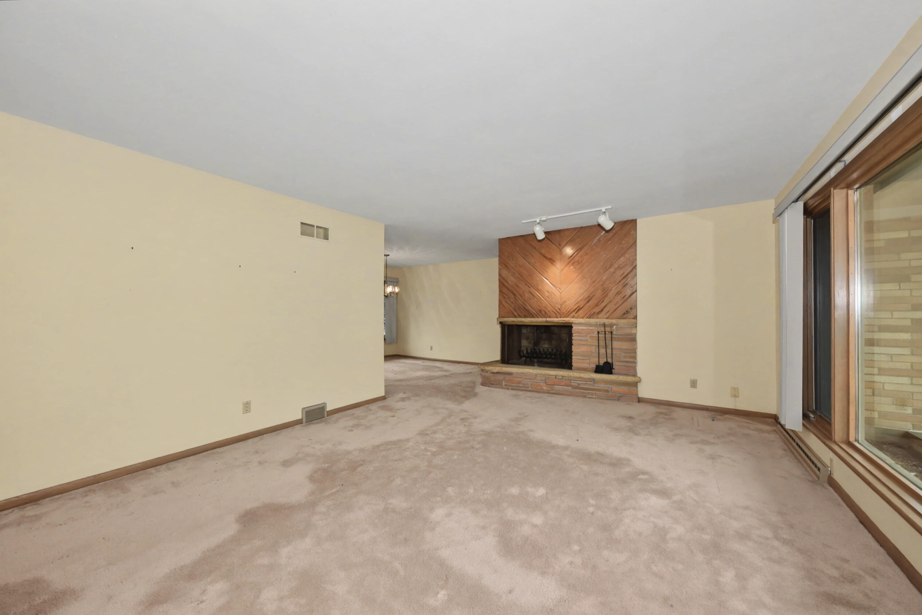 4260 North 163rd Street Brookfield, WI 53005 - Photo 5 of 38 03_EUP_6413