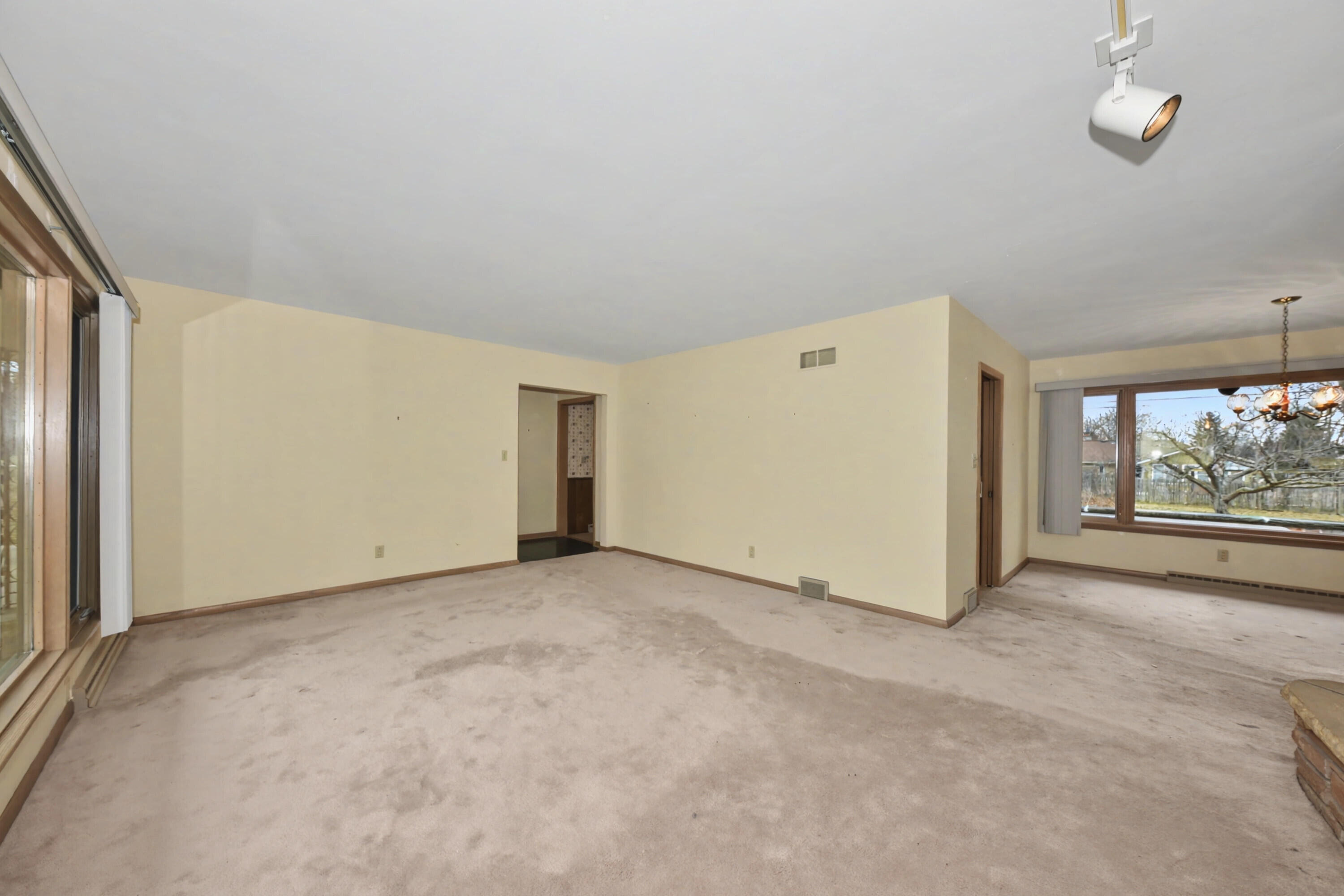 4260 North 163rd Street Brookfield, WI 53005 - Photo 6 of 38 04_EUP_6414