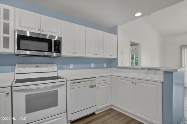$1,550 | 4138 Breezewood Drive, Unit 202, Wilmington, NC 28412