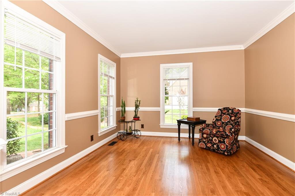 8305 Case Ridge Drive Oak Ridge, NC 27310 - Photo 12 of 48 Living Room.