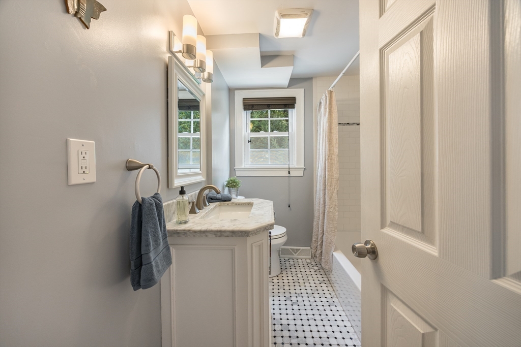 18 Wescroft Road Reading, MA 01867 - Photo 18 of 42 Gallery Image 18