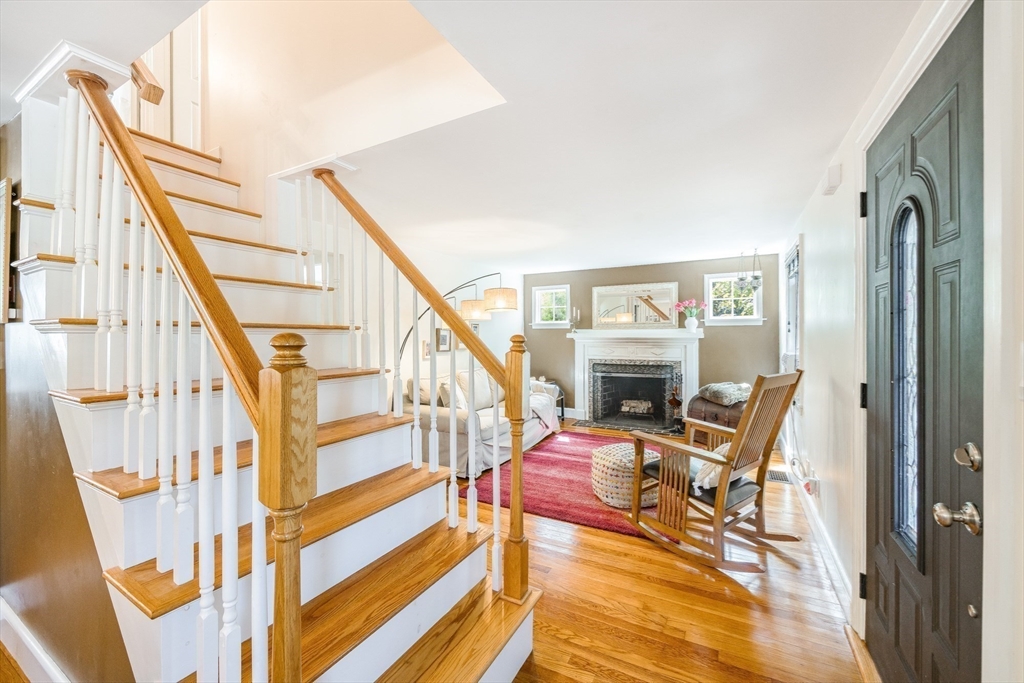 18 Wescroft Road Reading, MA 01867 - Photo 4 of 42 Gallery Image 4