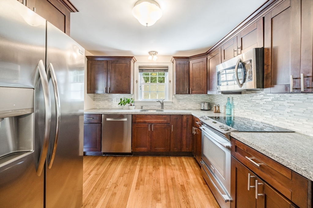 18 Wescroft Road Reading, MA 01867 - Photo 5 of 42 Gallery Image 5