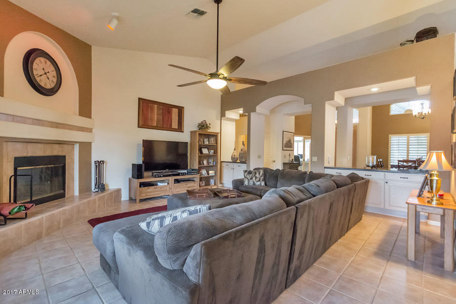 2039 East Tecoma Road Phoenix, AZ 85048 - Photo 7 of 25 DSC_4495