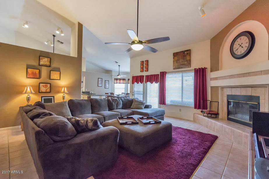 2039 East Tecoma Road Phoenix, AZ 85048 - Photo 8 of 25 DSC_4494