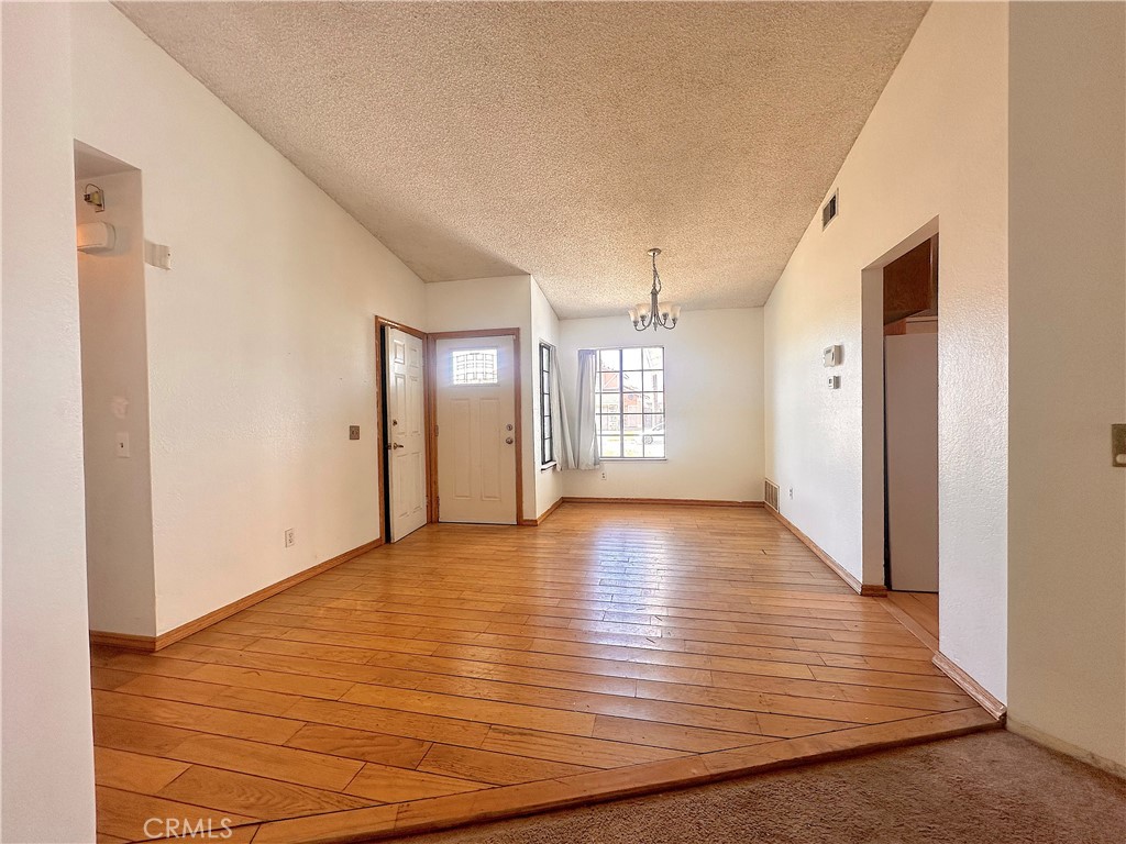 14585 Long View Drive Fontana, CA 92337 - Photo 3 of 27