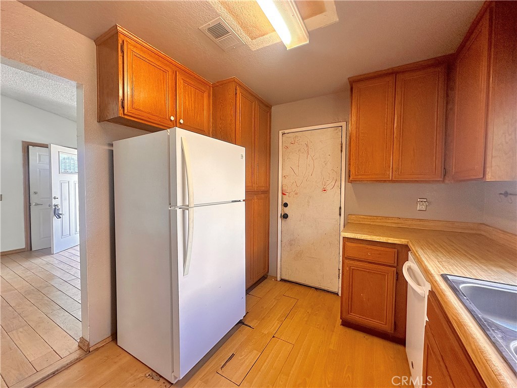 14585 Long View Drive Fontana, CA 92337 - Photo 7 of 27