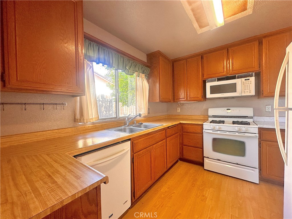 14585 Long View Drive Fontana, CA 92337 - Photo 8 of 27