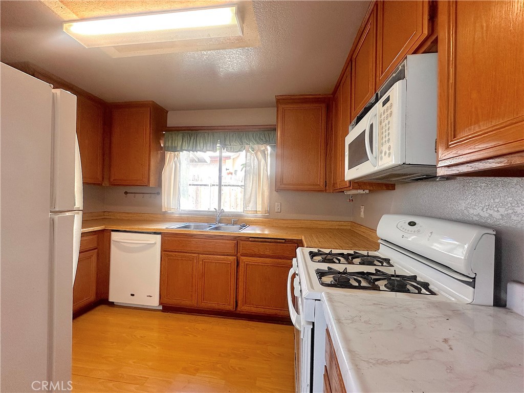 14585 Long View Drive Fontana, CA 92337 - Photo 9 of 27