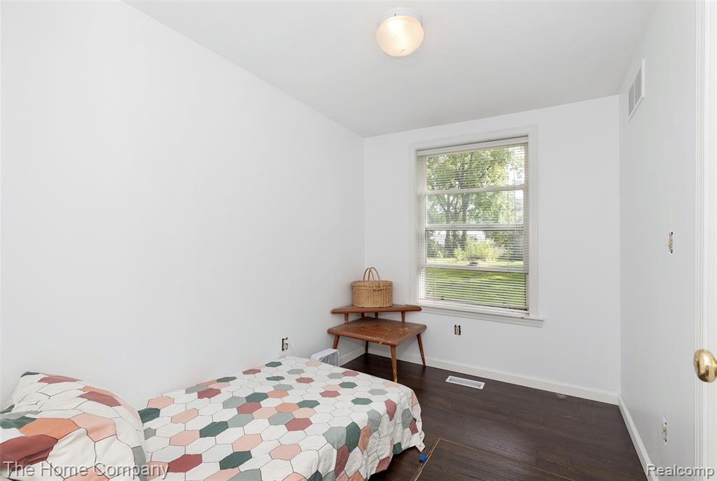 1321 South Genesee Road Burton, MI 48509 - Photo 18 of 28