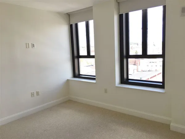 $2,139 | 875 Elm Street, Unit 806, Manchester, NH 03101
