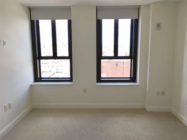 $2,139 | 875 Elm Street, Unit 806, Manchester, NH 03101