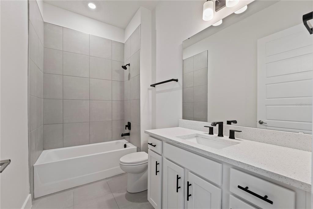 850 TETBURY Loop Oviedo, FL 32765 - Photo 13 of 24 a bathroom with a sink a toilet and a bathtub