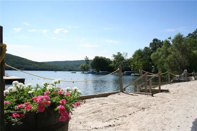 $699,900 | 108 Cliffside Drive, South Bristol, NY 14424