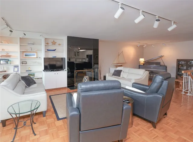 $699,900 | 108 Cliffside Drive, South Bristol, NY 14424