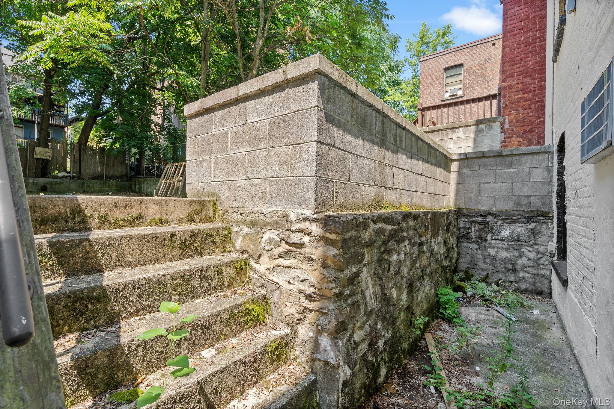 160 Lander Street Newburgh, NY 12550 - Photo 26 of 29 a backyard of a house