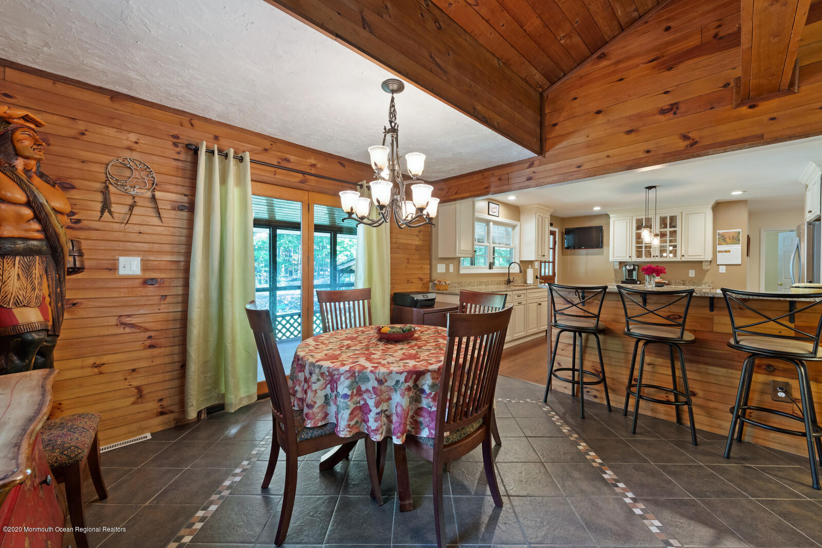 2073 Bustleton Road Burlington, NJ 08016 - Photo 14 of 31 14_13Dining_Room_mls