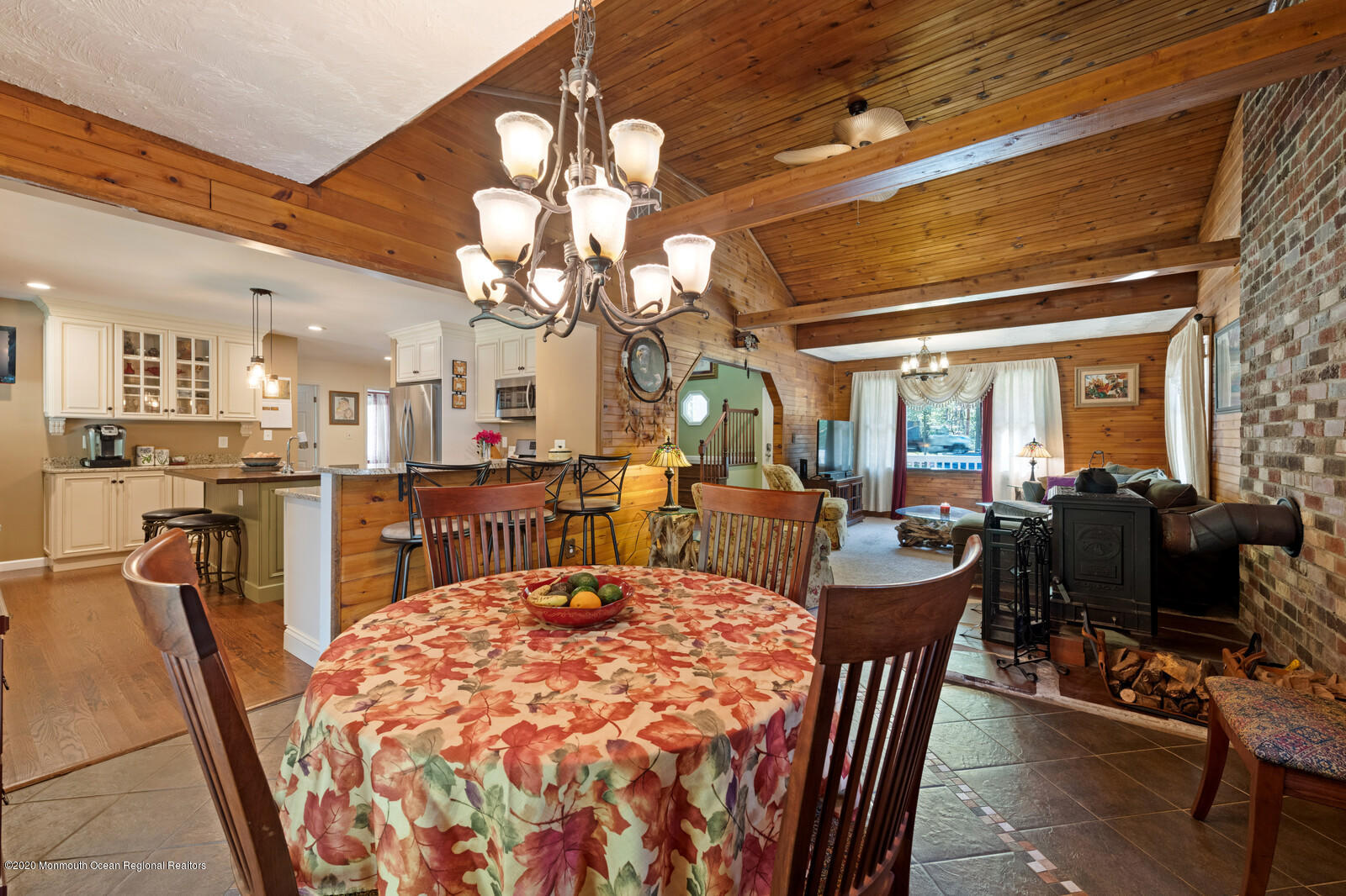 2073 Bustleton Road Burlington, NJ 08016 - Photo 15 of 31 15_14Dining_Room_mls