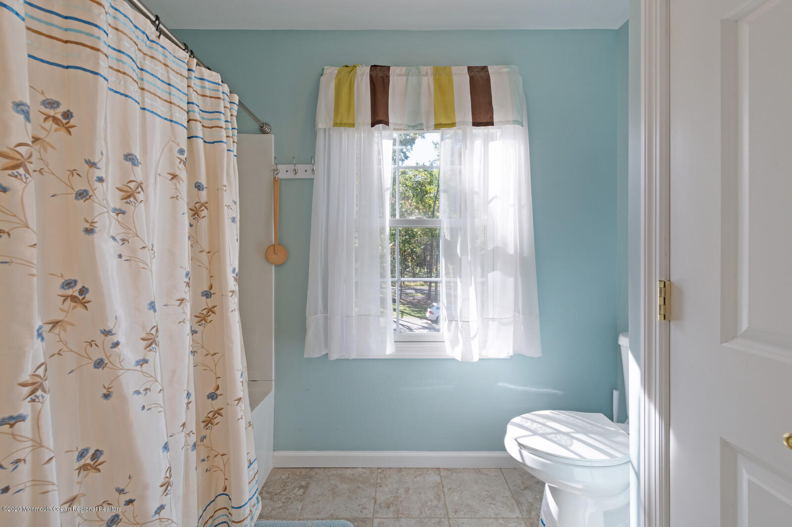 2073 Bustleton Road Burlington, NJ 08016 - Photo 26 of 31 26_25Bathroom_mls