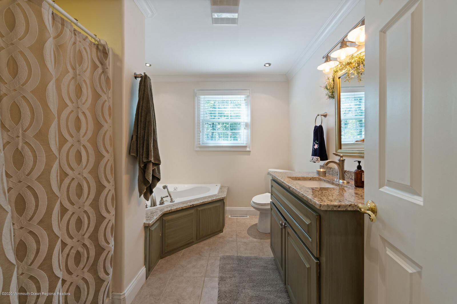 2073 Bustleton Road Burlington, NJ 08016 - Photo 27 of 31 27_26Bathroom_mls