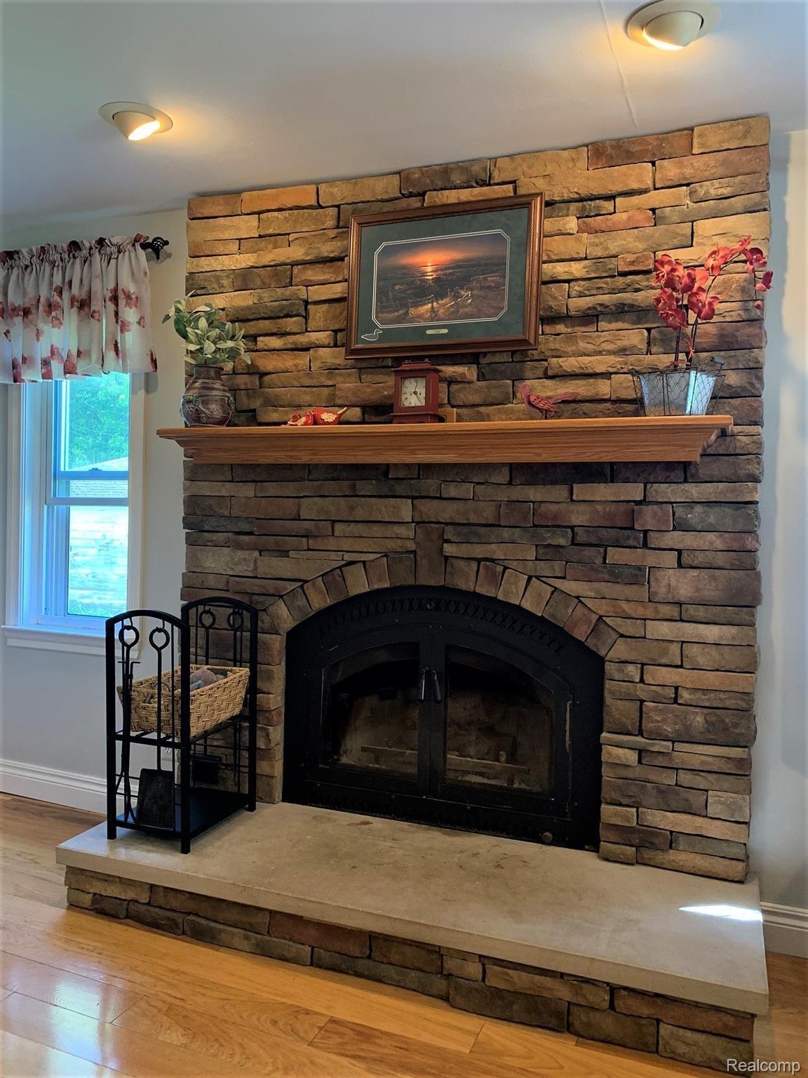 5672 Hessen Road Casco, MI 48064 - Photo 10 of 52 Living Room 4.JPEG