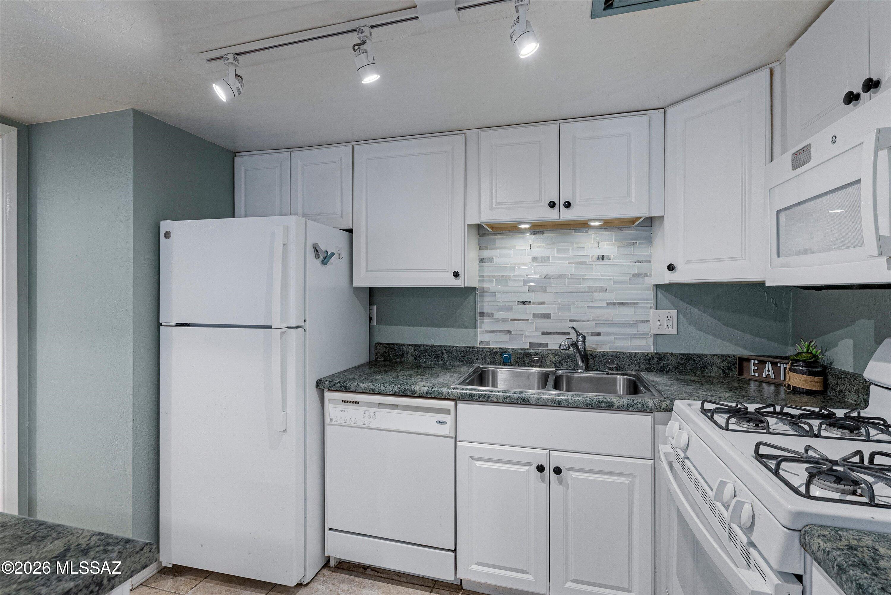 3750 North Country Club Road, Unit 5 Tucson, AZ 85716 - Photo 12 of 38 Kitchen