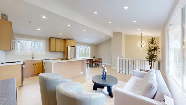 $649,900 | 907 West North Avenue, Lake Bluff, IL 60044