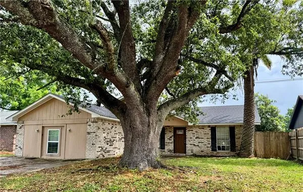 $1,700 | 1400 North Sugar Ridge Road, Laplace, LA 70068
