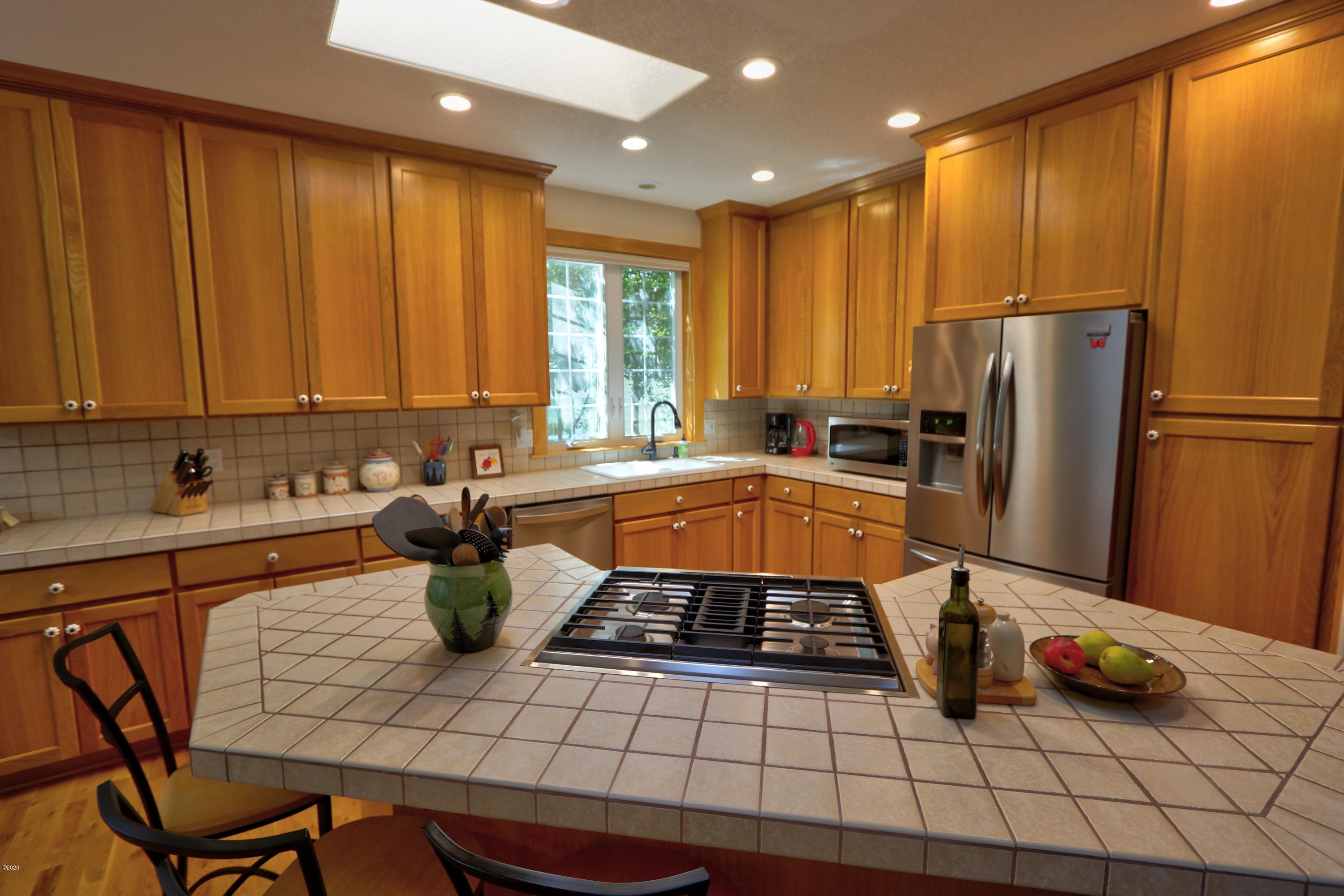 60 Gull Station Depoe Bay, OR 97341 - Photo 10 of 36 Kitchen