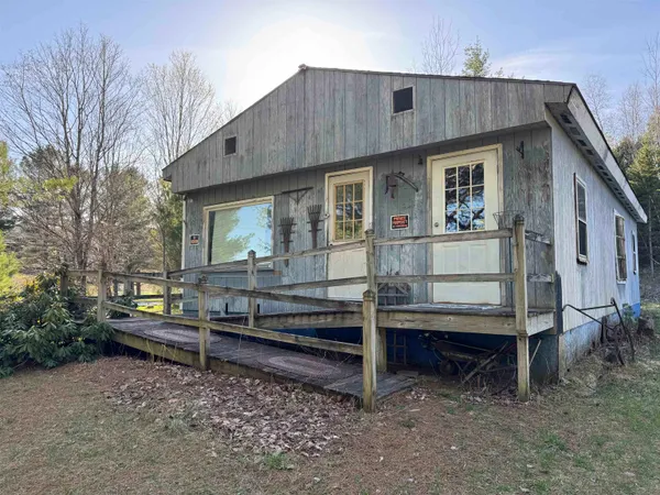 $229,000 | 19 Melody Lane, Johnson, VT 05656