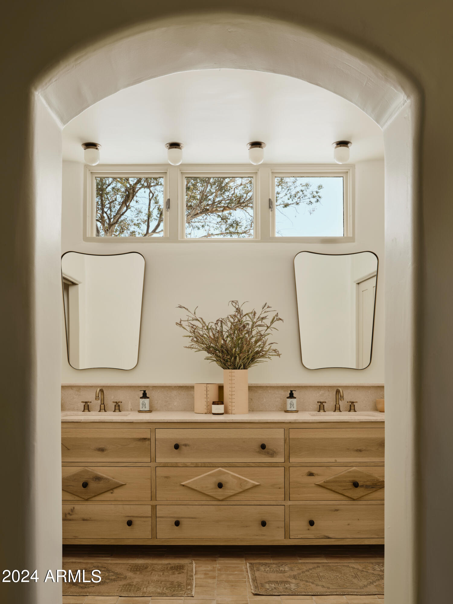 9015 Morning Glory Road Paradise Valley, AZ 85253 - Photo 18 of 33 GUEST HOUSE BATH