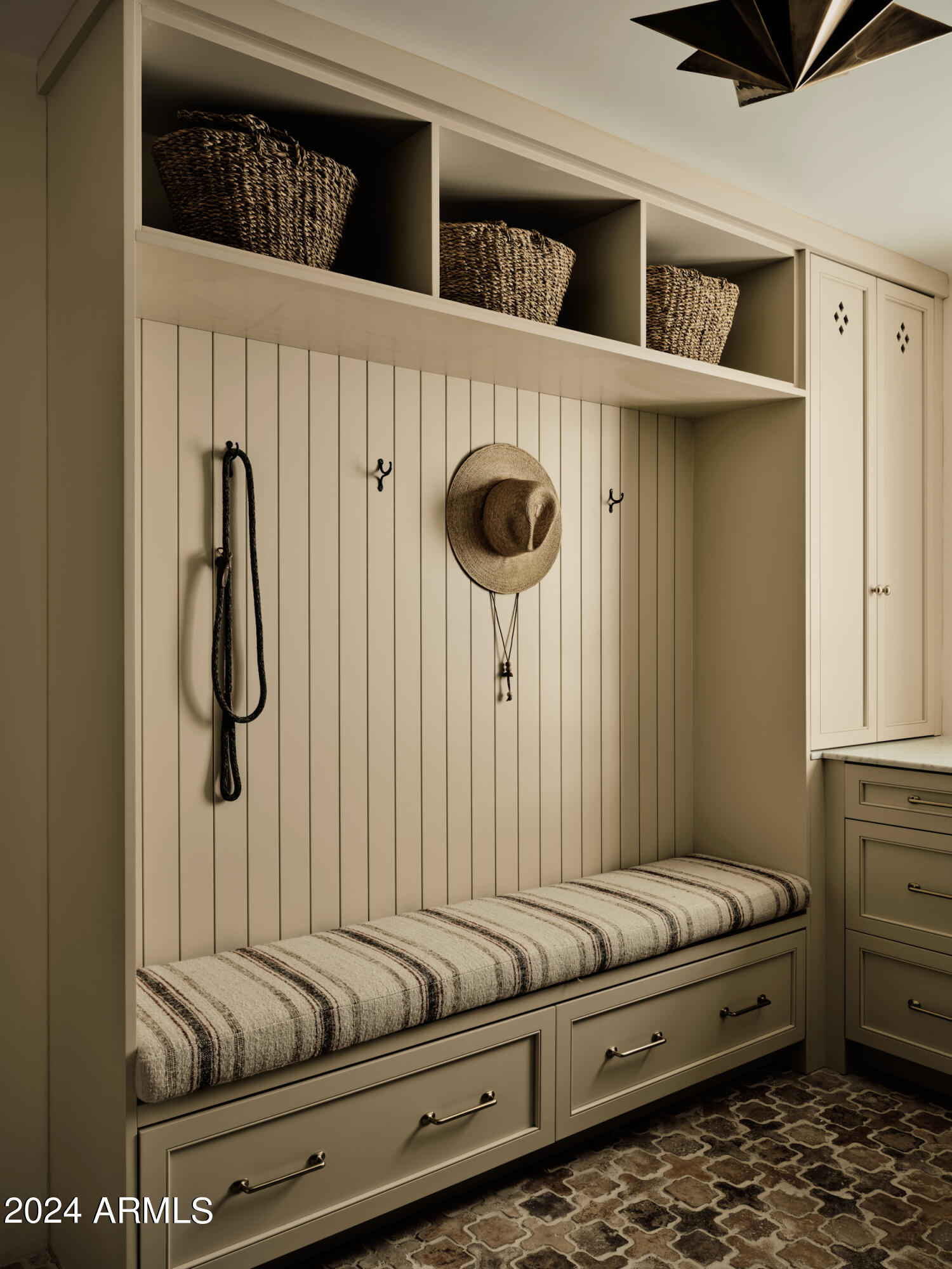 9015 Morning Glory Road Paradise Valley, AZ 85253 - Photo 20 of 33 MUD ROOM