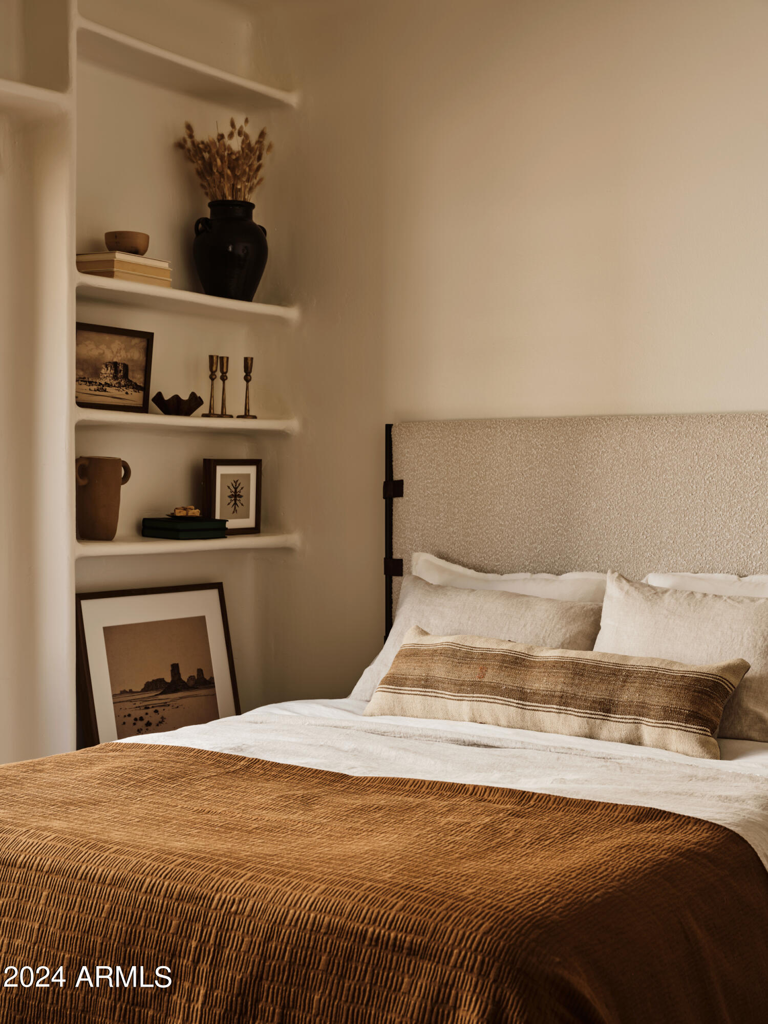 9015 Morning Glory Road Paradise Valley, AZ 85253 - Photo 29 of 33 GUEST ROOM